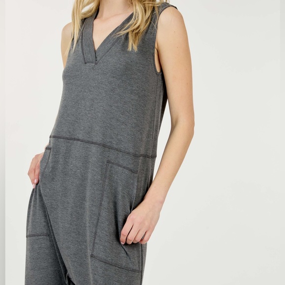 COMFY V NECK JUMPER - SLEEVELESS POCKETED JUMPSUIT IN CHARCOAL - Picture 3 of 3